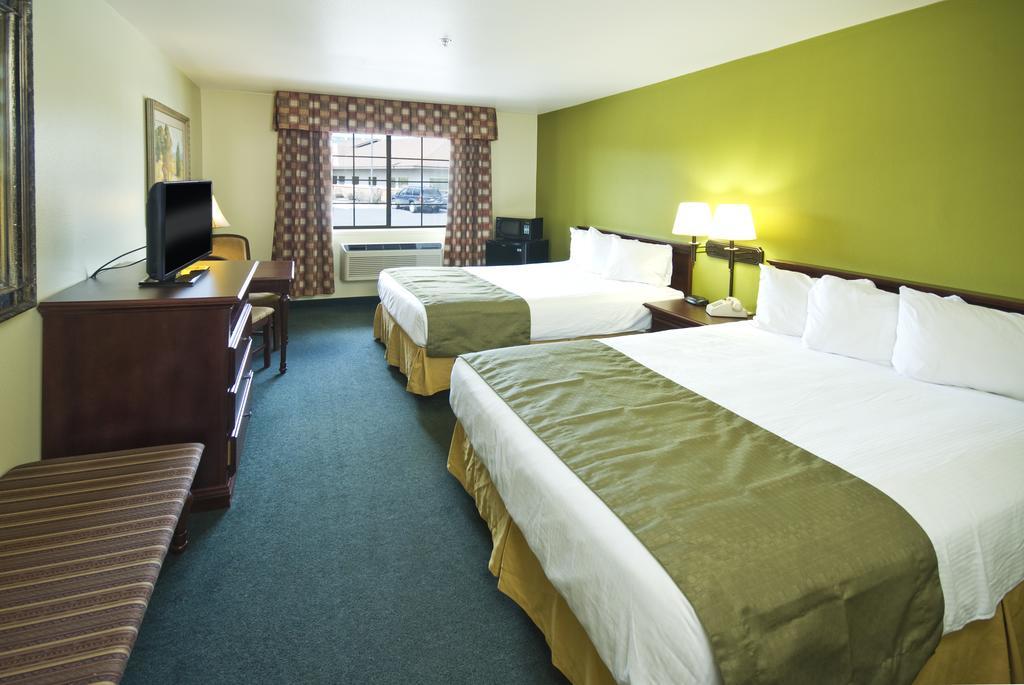 Super 8 By Wyndham Mccall Esterno foto