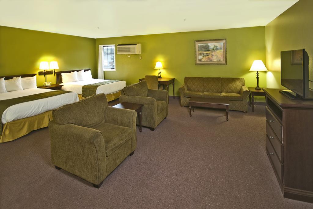 Super 8 By Wyndham Mccall Esterno foto