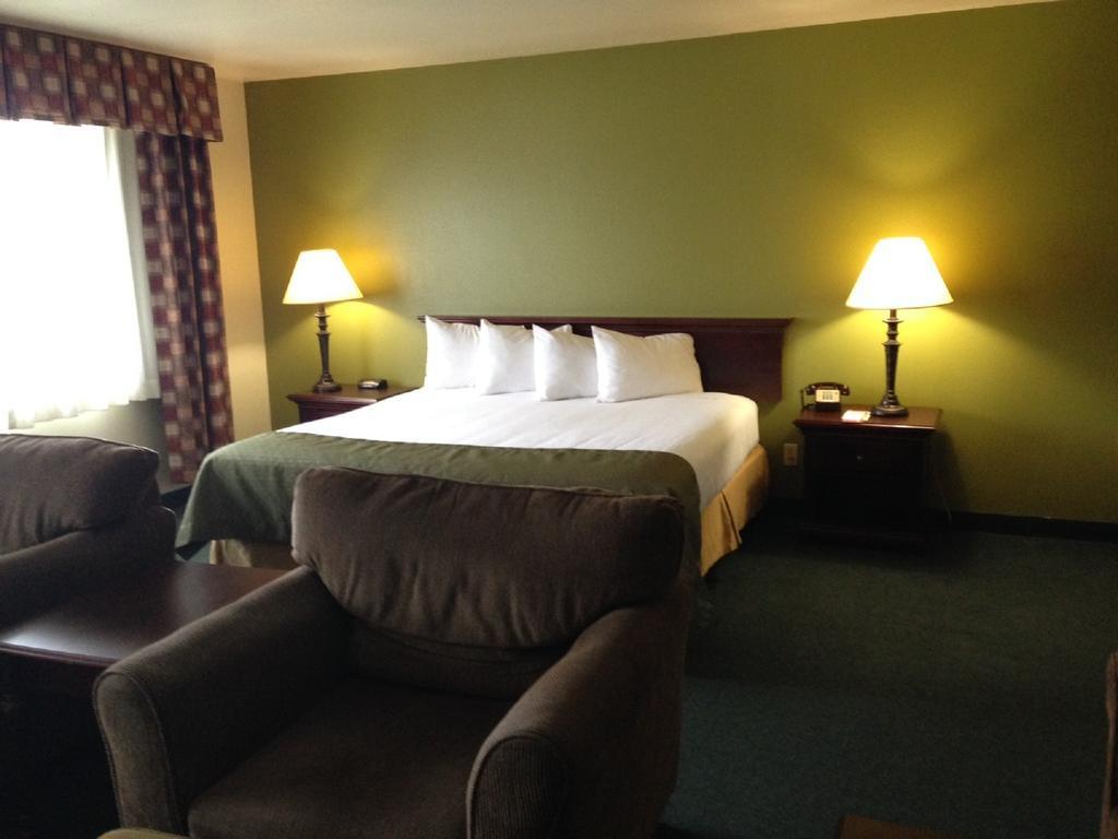 Super 8 By Wyndham Mccall Esterno foto
